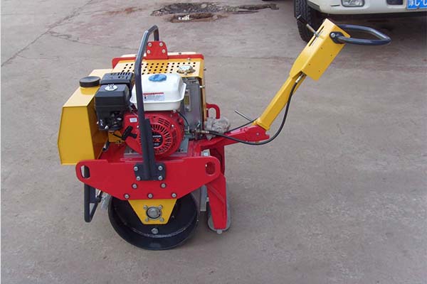 小型<a href='http://m.pcfuke.com' target='_blank'>壓路機</a> 小型<a href='http://m.pcfuke.com' target='_blank'>壓路機</a>